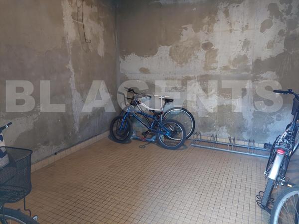 𝐀𝐩𝐩𝐚𝐫𝐭𝐞𝐦𝐞𝐧𝐭 𝟒 𝐩𝐢𝐞̀𝐜𝐞𝐬 𝐥𝐮𝐦𝐢𝐧𝐞𝐮𝐱 𝐚𝐯𝐞𝐜 𝐛𝐚𝐥𝐜𝐨𝐧 𝐞𝐭 𝐥𝐨𝐠𝐠𝐢𝐚 – 𝐎𝐩𝐩𝐨𝐫𝐭𝐮𝐧𝐢𝐭𝐞́ 𝐚̀ 𝐓𝐫𝐨𝐲𝐞𝐬