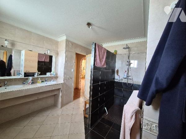SAINT JULIEN DE CONCELLES Maison 6 chambres centre bourg