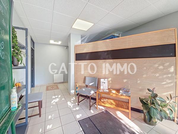 Hagondange (57300) SOUS COMPROMIS // Local commercial // 100m² // 1 accueil // 5 bureaux // 2 WC // Hagondange