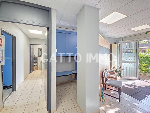 Hagondange (57300) SOUS COMPROMIS // Local commercial // 100m² // 1 accueil // 5 bureaux // 2 WC // Hagondange