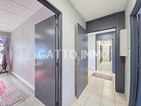 Hagondange (57300) SOUS COMPROMIS // Local commercial // 100m² // 1 accueil // 5 bureaux // 2 WC // Hagondange