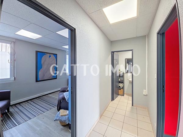 Hagondange (57300) SOUS COMPROMIS // Local commercial // 100m² // 1 accueil // 5 bureaux // 2 WC // Hagondange