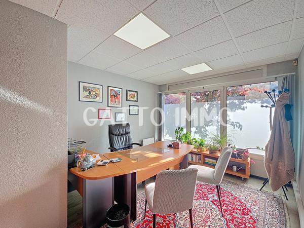 Hagondange (57300) SOUS COMPROMIS // Local commercial // 100m² // 1 accueil // 5 bureaux // 2 WC // Hagondange