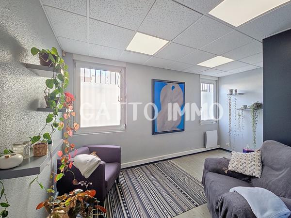 Hagondange (57300) SOUS COMPROMIS // Local commercial // 100m² // 1 accueil // 5 bureaux // 2 WC // Hagondange