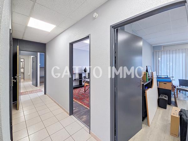 Hagondange (57300) SOUS COMPROMIS // Local commercial // 100m² // 1 accueil // 5 bureaux // 2 WC // Hagondange