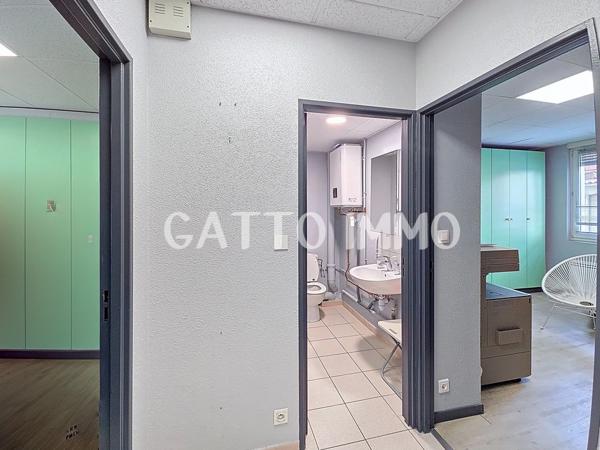 Hagondange (57300) SOUS COMPROMIS // Local commercial // 100m² // 1 accueil // 5 bureaux // 2 WC // Hagondange