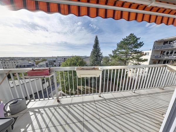 Appartement Bry Sur Marne 3 pièce(s) 63.02 m2 parking et cave