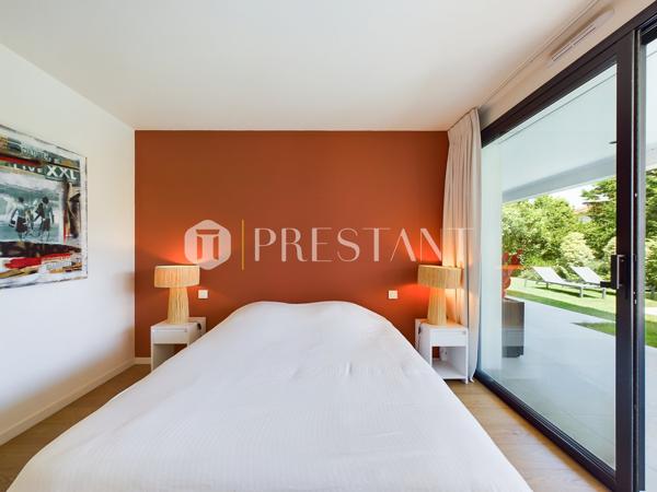Première ligne, somptueuse villa de 300 m² habitables réalisée par un architecte de renom, avec une pleine vue océan et une belle piscine, ANGLET