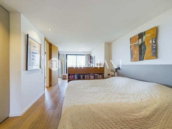 Première ligne, somptueuse villa de 300 m² habitables réalisée par un architecte de renom, avec une pleine vue océan et une belle piscine, ANGLET