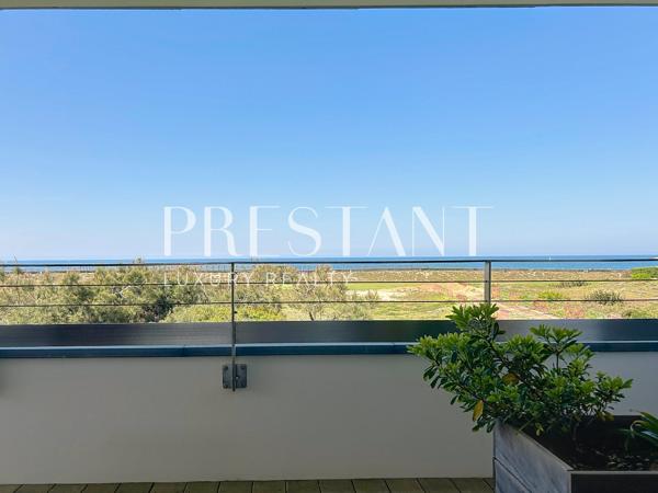 Première ligne, somptueuse villa de 300 m² habitables réalisée par un architecte de renom, avec une pleine vue océan et une belle piscine, ANGLET