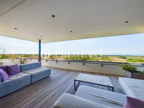 Première ligne, somptueuse villa de 300 m² habitables réalisée par un architecte de renom, avec une pleine vue océan et une belle piscine, ANGLET