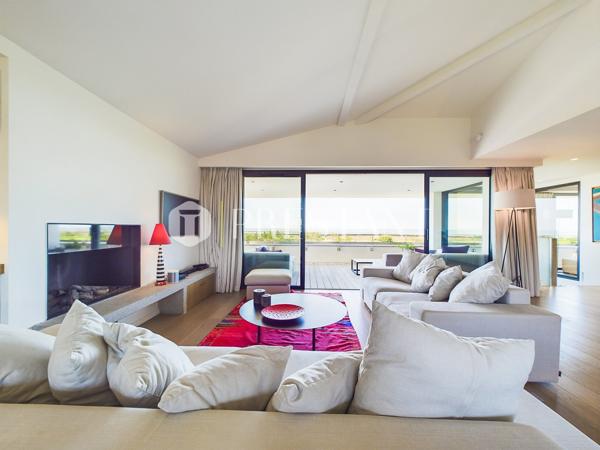 Première ligne, somptueuse villa de 300 m² habitables réalisée par un architecte de renom, avec une pleine vue océan et une belle piscine, ANGLET