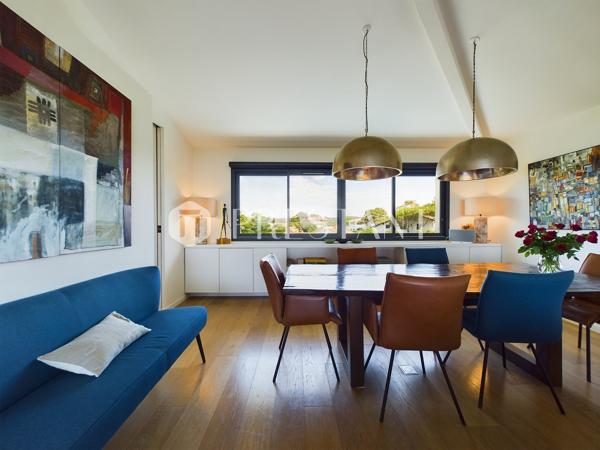 Première ligne, somptueuse villa de 300 m² habitables réalisée par un architecte de renom, avec une pleine vue océan et une belle piscine, ANGLET