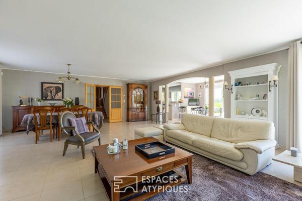 Maison contemporaine et son jardin ouvert sur la campagne