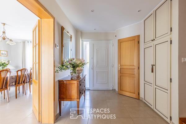 Maison contemporaine et son jardin ouvert sur la campagne