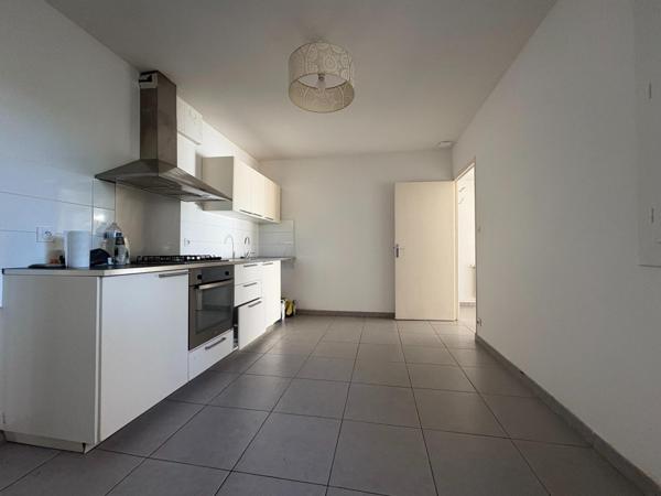 Maison plein pied 110m², 3 chambres et jardin.