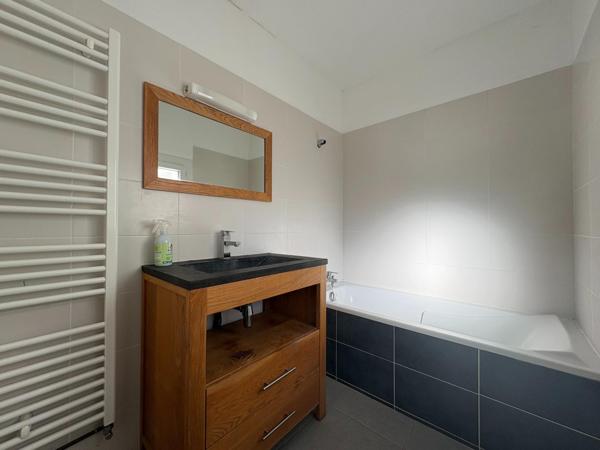 Maison plein pied 110m², 3 chambres et jardin.