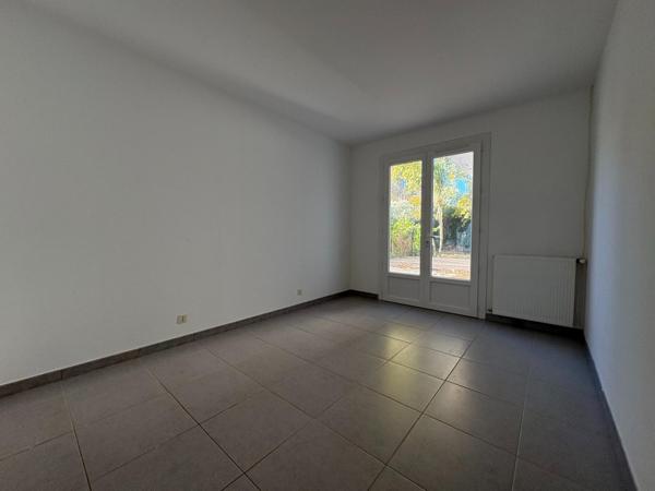 Maison plein pied 110m², 3 chambres et jardin.