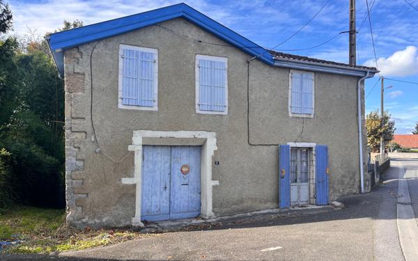 Maison à vendre    2 pièces •  Carresse-Cassaber