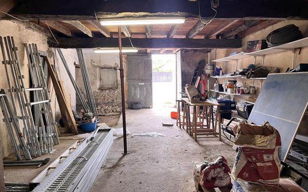 Maison à vendre    2 pièces •  Carresse-Cassaber