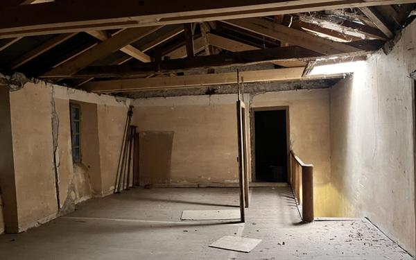 Maison à vendre    2 pièces •  Carresse-Cassaber