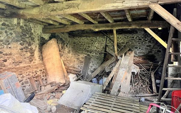 Maison à vendre    2 pièces •  Carresse-Cassaber