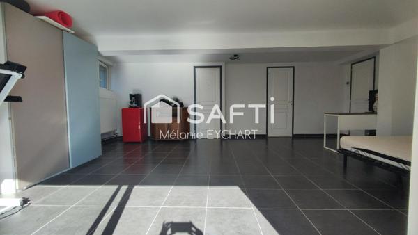 Trois-Palis (16730) – Maison familiale de 195 m² avec sous-sol complet et garages