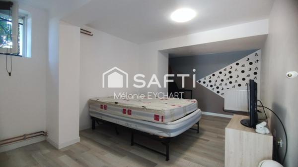 Trois-Palis (16730) – Maison familiale de 195 m² avec sous-sol complet et garages