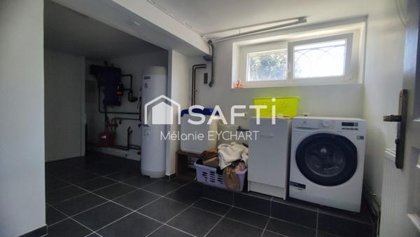 Trois-Palis (16730) – Maison familiale de 195 m² avec sous-sol complet et garages