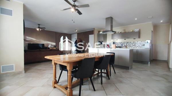 Trois-Palis (16730) – Maison familiale de 195 m² avec sous-sol complet et garages