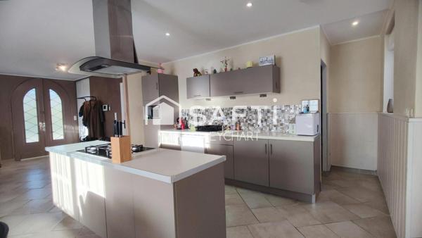 Trois-Palis (16730) – Maison familiale de 195 m² avec sous-sol complet et garages