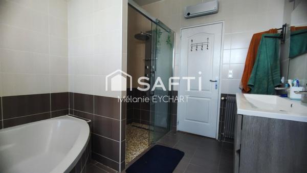 Trois-Palis (16730) – Maison familiale de 195 m² avec sous-sol complet et garages