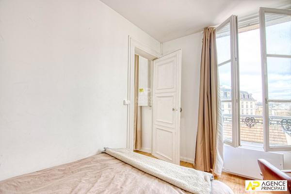 Versailles Notre-Dame Appartement 2 pièces de 23.72 m² carrez situé au 2ème étage avec cave et grenier 198 000 € **  - Référence  28324