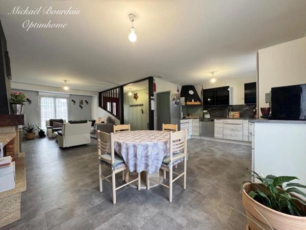 Maison rénovée d’environ 100 m2 sur sous-sol à Vaulandry (49)