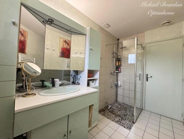 Maison rénovée d’environ 100 m2 sur sous-sol à Vaulandry (49)