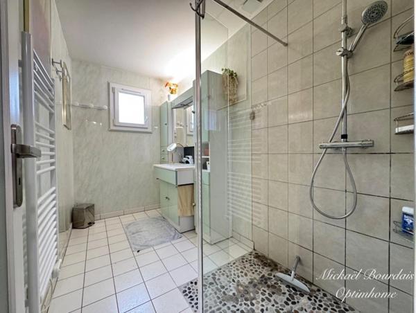 Maison rénovée d’environ 100 m2 sur sous-sol à Vaulandry (49)