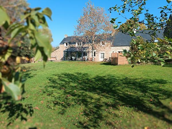 Magnifique longère aux belles prestations située dans un secteur privilégié de Saint Avé et aux portes de Vannes