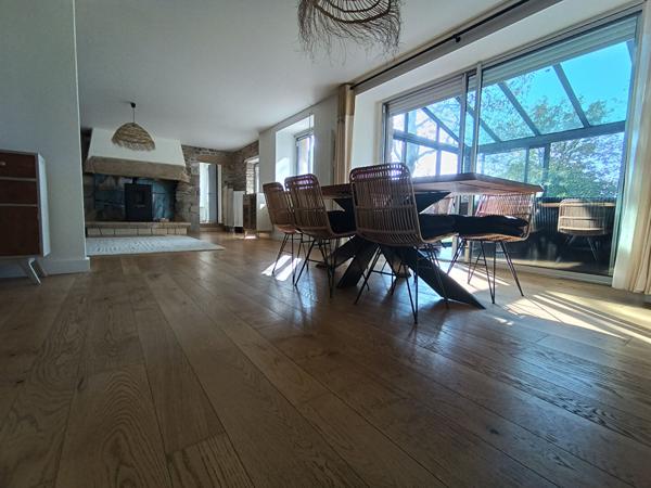 Magnifique longère aux belles prestations située dans un secteur privilégié de Saint Avé et aux portes de Vannes