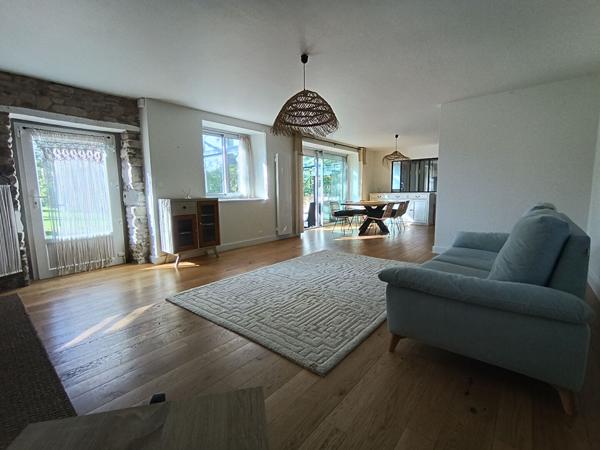 Magnifique longère aux belles prestations située dans un secteur privilégié de Saint Avé et aux portes de Vannes