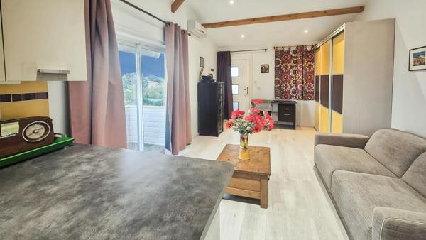 SAINT-SATURNIN LES AVIGNON Maison  7 pièce(s)  155 m² 449 000