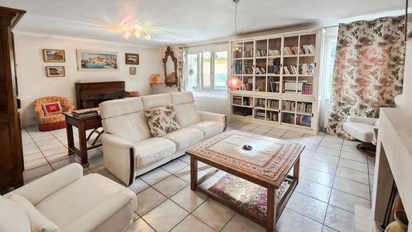 SAINT SATURNIN LES AVIGNON Maison  7 pièce(s)     470 000