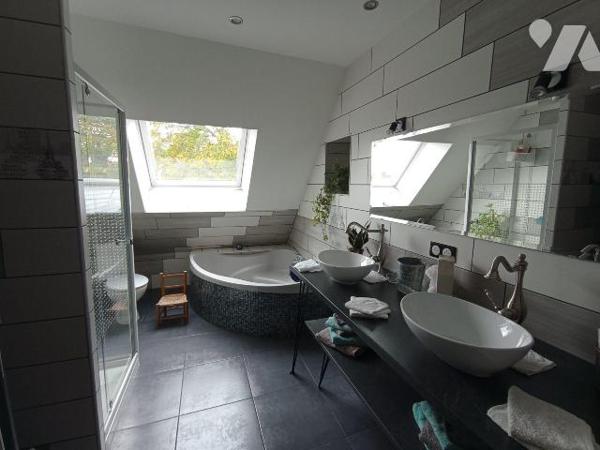 A Caligny une maison en pierres d'une surface habitable d'environ 134 m², répartie comme ceci:
...