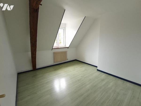 A Caligny une maison en pierres d'une surface habitable d'environ 134 m², répartie comme ceci:
...