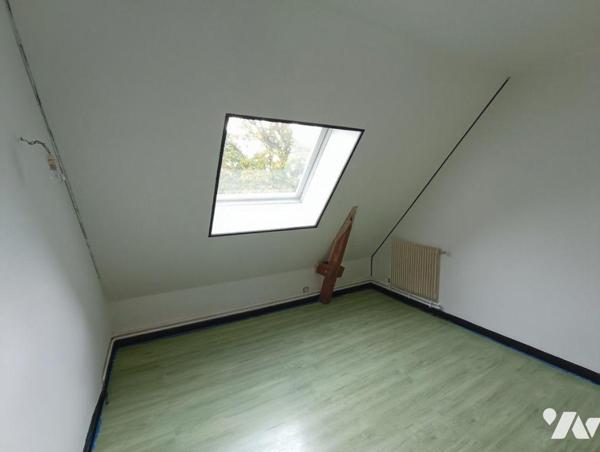 A Caligny une maison en pierres d'une surface habitable d'environ 134 m², répartie comme ceci:...