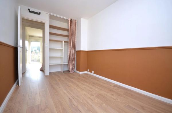 SCEAUX - 8 MIN RER SCEAUX - 4P - 65,36 M² - BALCON - 4E ET DERNIER ETAGE -  CAVE - BOX ET PARKING LIBRE DANS RESIDENCE FERMEE