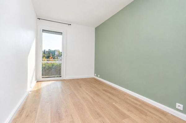 SCEAUX - 8 MIN RER SCEAUX - 4P - 65,36 M² - BALCON - 4E ET DERNIER ETAGE -  CAVE - BOX ET PARKING LIBRE DANS RESIDENCE FERMEE