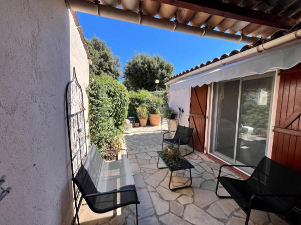 Maison, 52 m² + mezzanine, jardin clos, résidence avec Piscine et Tennis.