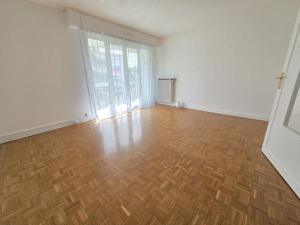 Grand 3 pièces 71.37m² - Cave et parking - proche RER et écoles