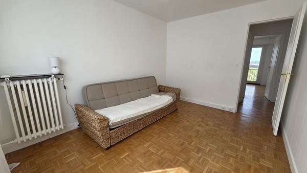 Grand 3 pièces 71.37m² - Cave et parking - proche RER et écoles