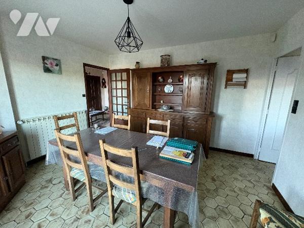 A 10 min de RIOZ
MAISON 164 m² avec 300 m² de surfaces annexes sur 5280 m² de terrain constructible